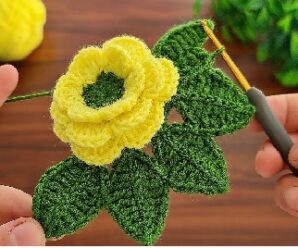 como tejer esta hermosa rosa en crochet